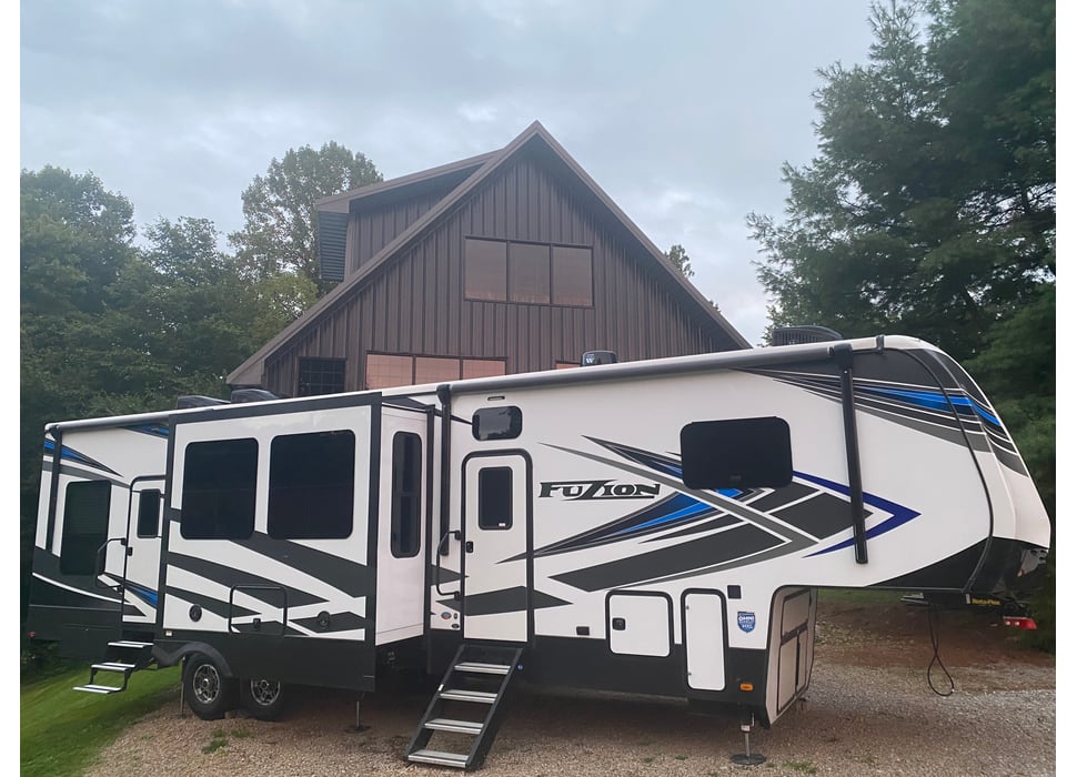 Fifth Wheel rentals in Glenford