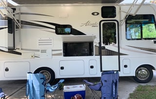 T2019 CONVENIENT & EASY TO DRIVE RV!!!!!!