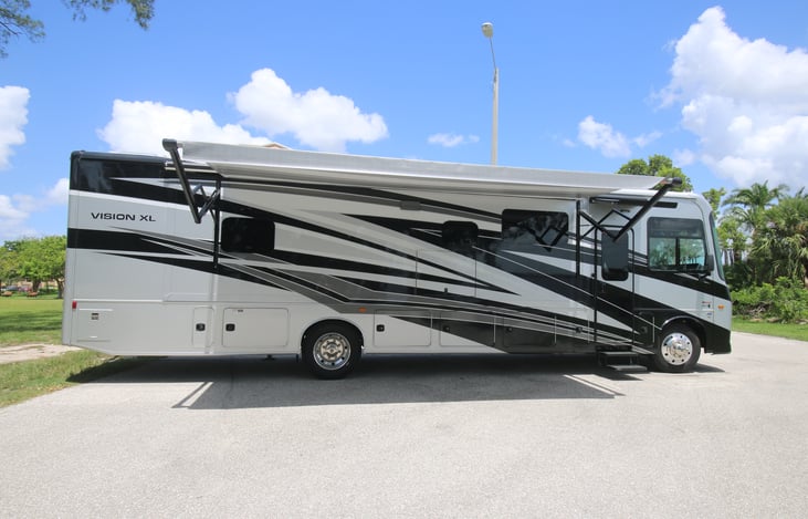 38.9' of beauty and comfort
