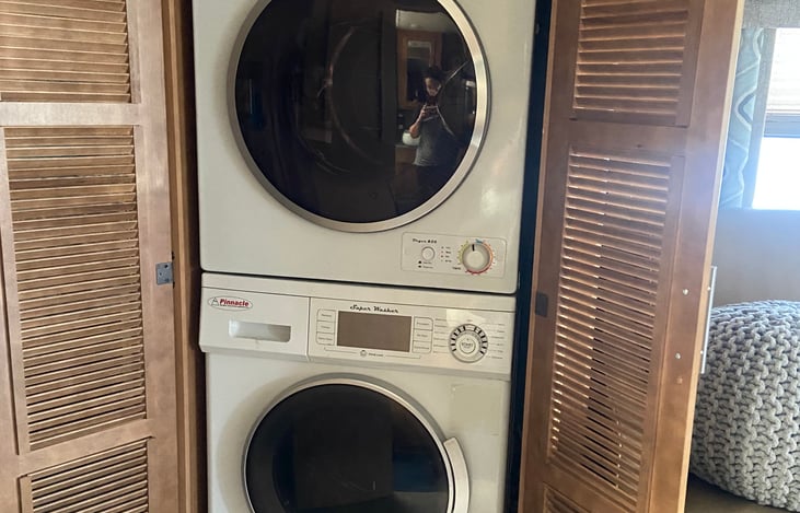 Washer/Dryer included