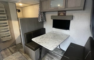 2022 Cozy Coleman 17B