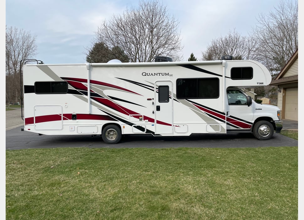 Class C Motor Home rentals in Rochester Hills
