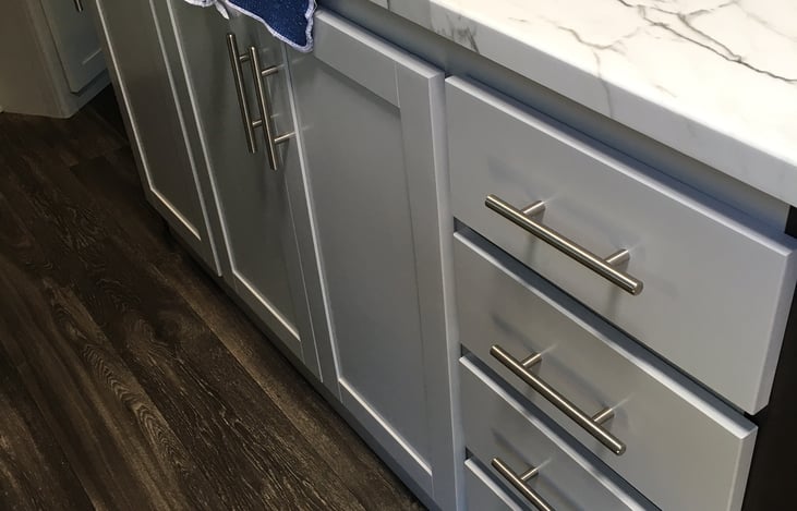 The large kitchen island offers plenty of prep space to make delicious meals easy! Multiple drawers with kitchen essentials like kitchen towels, and dishcloths are easily accessible.