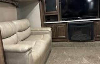 Keystone Cougar UPMI1045