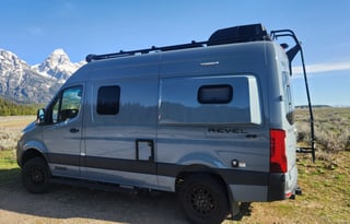 4WD All-Season "Rosie" UNLIMITED MILES + Starlink