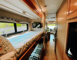 Thor Motor Coach Hurricane 34J