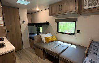 Clean & Cozy Coleman 17B Camper