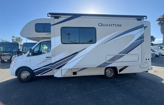 2021 Thor Motor Coach Quantum GR22