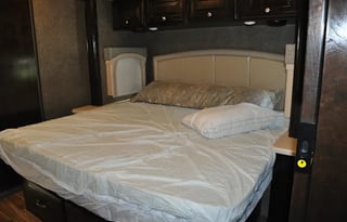 2017 Thor Motor Coach Miramar 37.1 Bunk