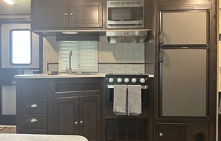 2020 Cruiser Shadow Cruiser 240BHS