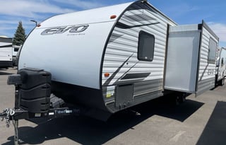 Lightweight Bunkhouse with Spacious Living