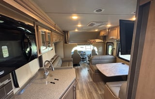 "Olive" 2018 Thor Four Winds 31Y Family fun