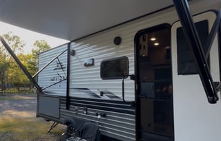 Sancia pet and kids approved Camper Rental
