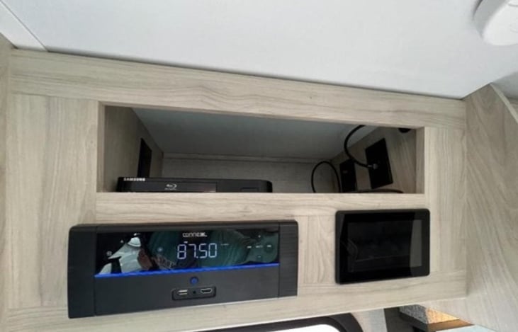 DVD, Radio and electronic panel.