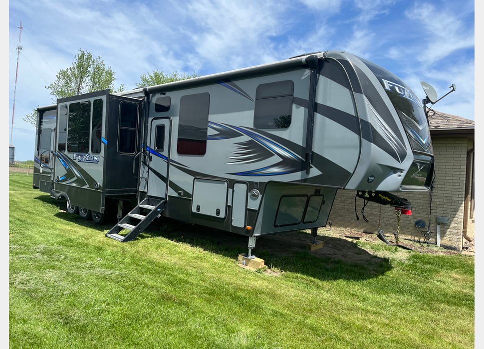 Fifth Wheel rentals in Madrid
