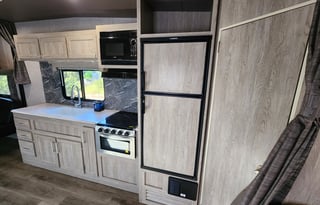 Wonderful Toyhauler that sleeps 5