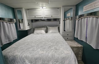 2010 Four Winds RV Chateau 31B
