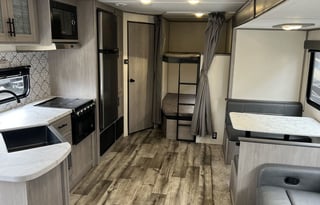 Spotless!  2022  RV Coleman Lantern Series 263BH