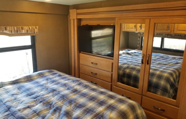 Queen bed in rear with TV