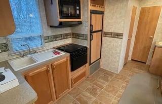 Fully Furnished 32' Cherokee , Pet Friendly