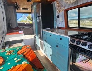 Mercedes Sprinter Van 2500