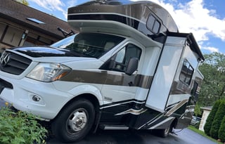 B & L's Adventure-Mobile!  Travel in STYLE!