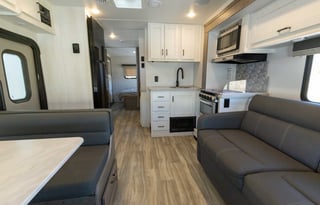 Sleeps 8 - 2023 Gulf Stream Conquest 63111-25463