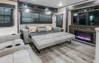 WOW King bed 3 slides looks like 5th wheel inside