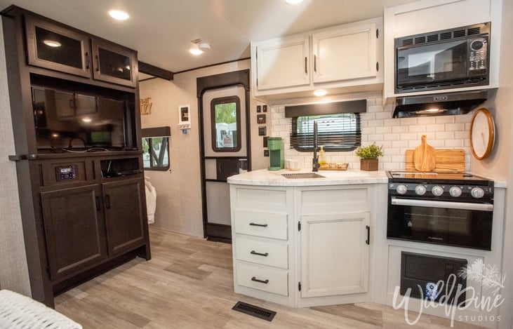 Farmhouse Style Kitchen With Flat Screen TV and AM/FM Radio/Bluetooth