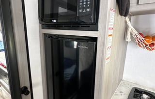 Cute and comfy 2023 Coleman lantern, 17R