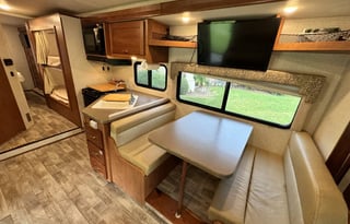 Family Road Trip RV | Sleeps 10 & Pet Friendly