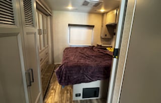 Easy-to-Drive ClassA w/ Surprising Amount of Room