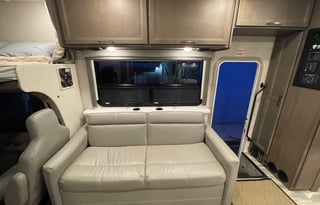 NEW Fully Equipped Quantum Bunkhouse With Solar!