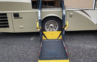 (2008 Winnebago Vectra) The Johnson's Road Coach