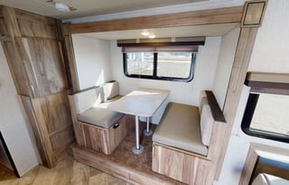 Beautiful Palomino RealLite  Great for a families!