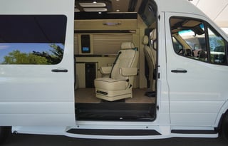 LUXURY 10 passengers VAN w TV, Kitchenette, Toilet