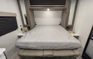 COUPLE'S CAMPER -2025 Grand Design 151RB