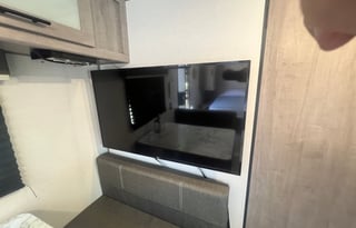 Charming 2024 Coleman 17R - Cozy and Cute!