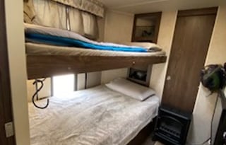 PERFECT Family RV Trailer Bunk House-PetsWelcome