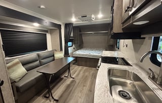 (Unit 30) Starcraft Light Weight Rear Living