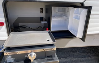 2025 Avenger with Bunks (BRAND NEW)-Delivery Only