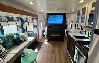 “Miami Vibe”, Family Friendly Resort on wheels!