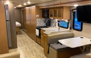 2017 Thor Motor Coach Hurricane 34J