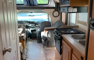 COMFORT HAVEN Class C 26’ - Sleeps 6