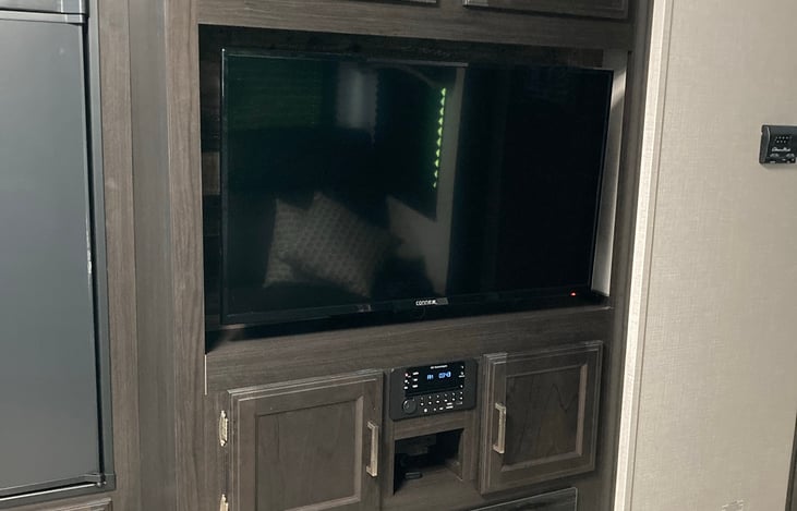 TV with working fireplace