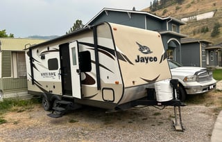 Jayco white hawk model 20MBR      23foot. 2015 yr