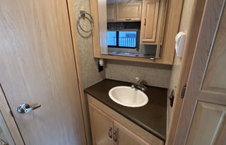 Rolling Comfort: Cozy 2008 Itasca Cambria 26ft