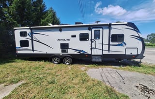 2017 Aerolite Luxury 292DBHS - UNLIMITED MILES!!