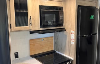 2022 Forrest River Cherokee Arctic Wolf 3770 Suite