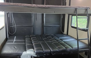 Toy Hauler 1.5 Bath 2021Grand Design Momentum 29G